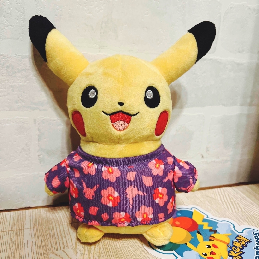 ポケモン(ポケモン)のピカチュウ シンガポール 限定 ぬいぐるみ エンタメ/ホビーのおもちゃ/ぬいぐるみ(キャラクターグッズ)の商品写真