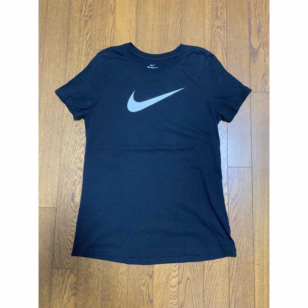 NIKE(ナイキ)の美品　Nike Tシャツ　ブラック　ロゴ レディースのトップス(シャツ/ブラウス(半袖/袖なし))の商品写真