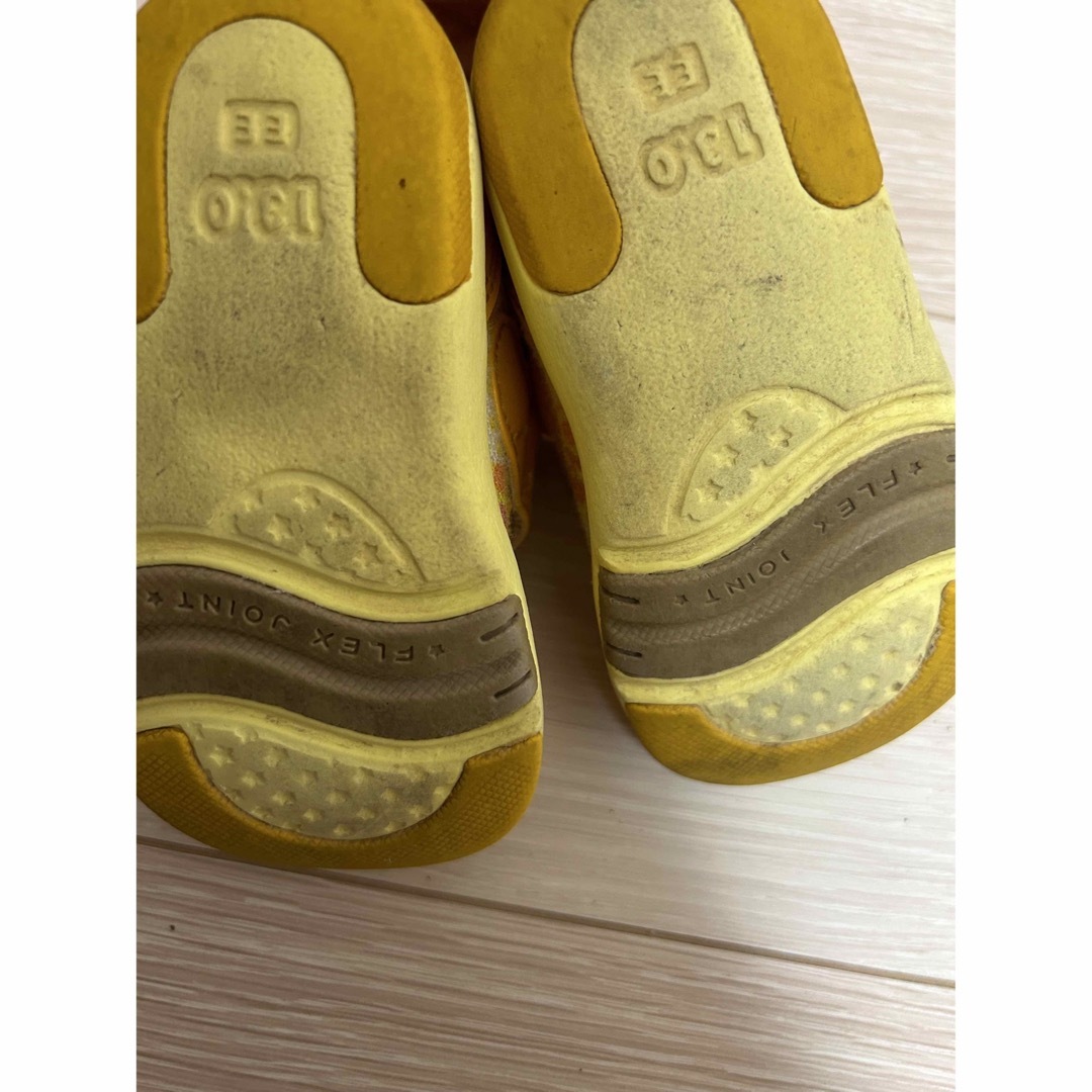 OshKosh(オシュコシュ)の13.0センチ　オシュコシュ　シューズ　靴　OSHKOSH 黄色　女の子　蝶 キッズ/ベビー/マタニティのベビー靴/シューズ(~14cm)(スニーカー)の商品写真
