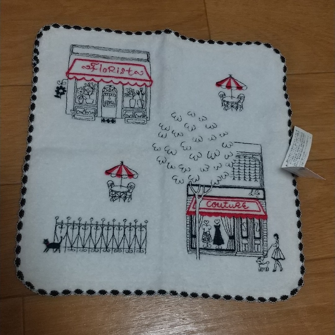 LULU GUINNESS(ルルギネス)のLULU GUINNESS 新品　タオルハンカチ インテリア/住まい/日用品の日用品/生活雑貨/旅行(タオル/バス用品)の商品写真