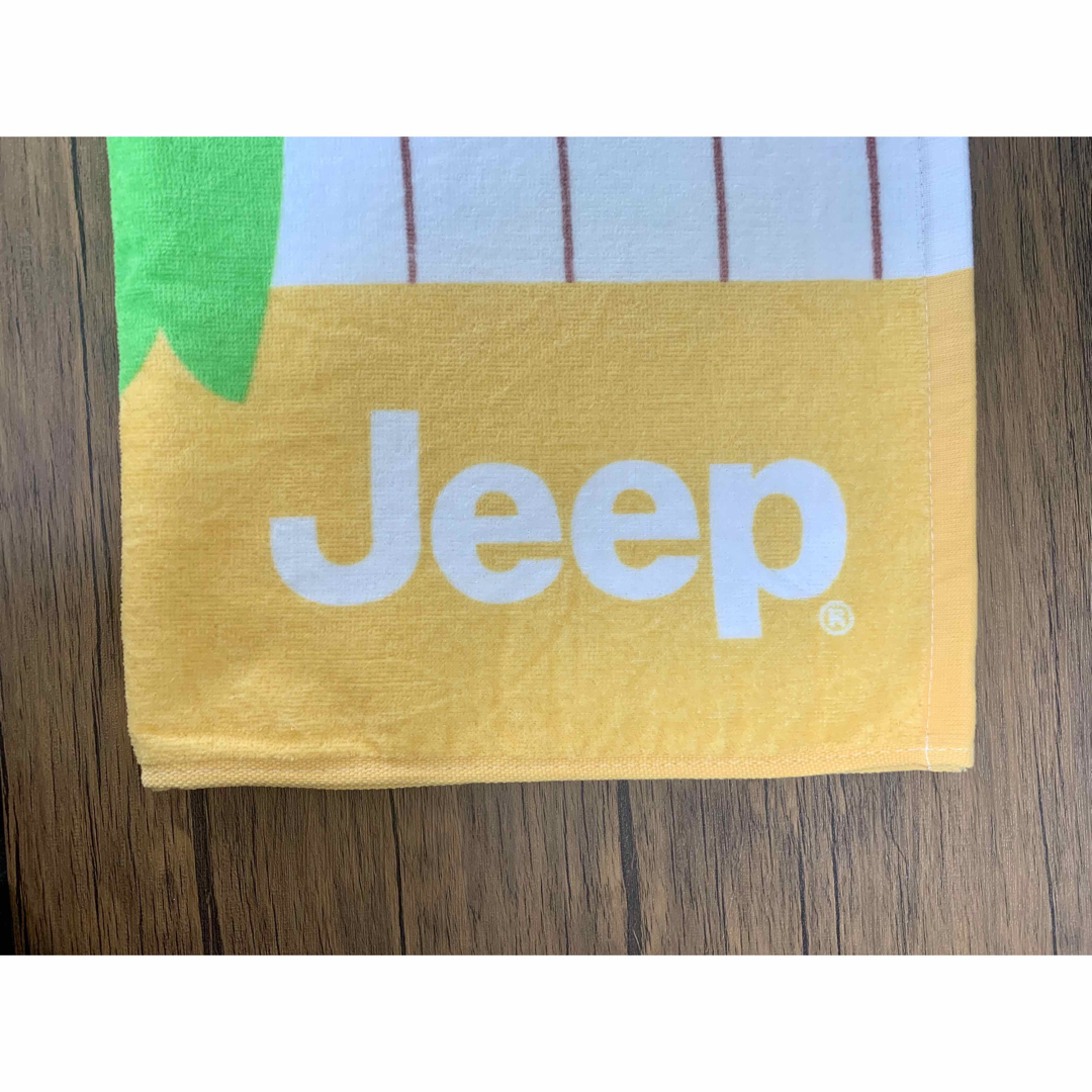 Jeep(ジープ)のJEEP　ビーチタオル　非売品　バスタオル　サーフボード　ジープ柄 インテリア/住まい/日用品の日用品/生活雑貨/旅行(タオル/バス用品)の商品写真