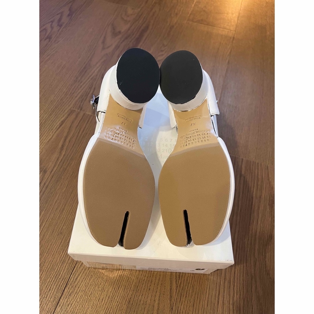 Maison Martin Margiela(マルタンマルジェラ)の新品 Maison Margiela Tabi パンプス 37 白ペイント レディースの靴/シューズ(ハイヒール/パンプス)の商品写真