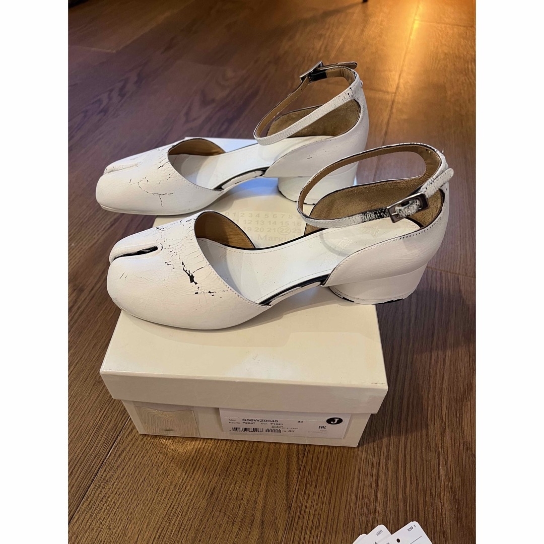 Maison Martin Margiela(マルタンマルジェラ)の新品 Maison Margiela Tabi パンプス 37 白ペイント レディースの靴/シューズ(ハイヒール/パンプス)の商品写真