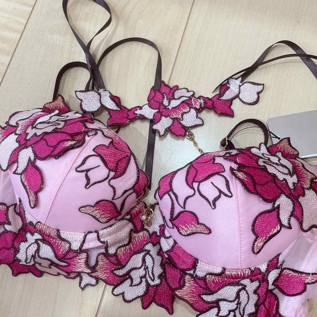 Ravijour(ラヴィジュール)のLINGERIEAM♡ボールドローズ グラマーアップ ブラセット(チョーカー付) レディースの下着/アンダーウェア(ブラ&ショーツセット)の商品写真