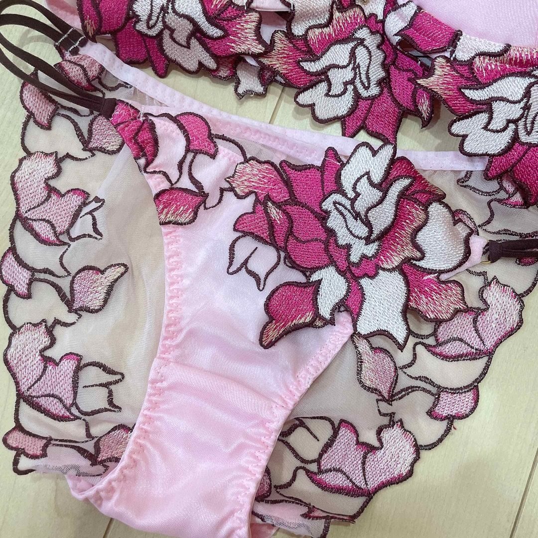 Ravijour(ラヴィジュール)のLINGERIEAM♡ボールドローズ グラマーアップ ブラセット(チョーカー付) レディースの下着/アンダーウェア(ブラ&ショーツセット)の商品写真