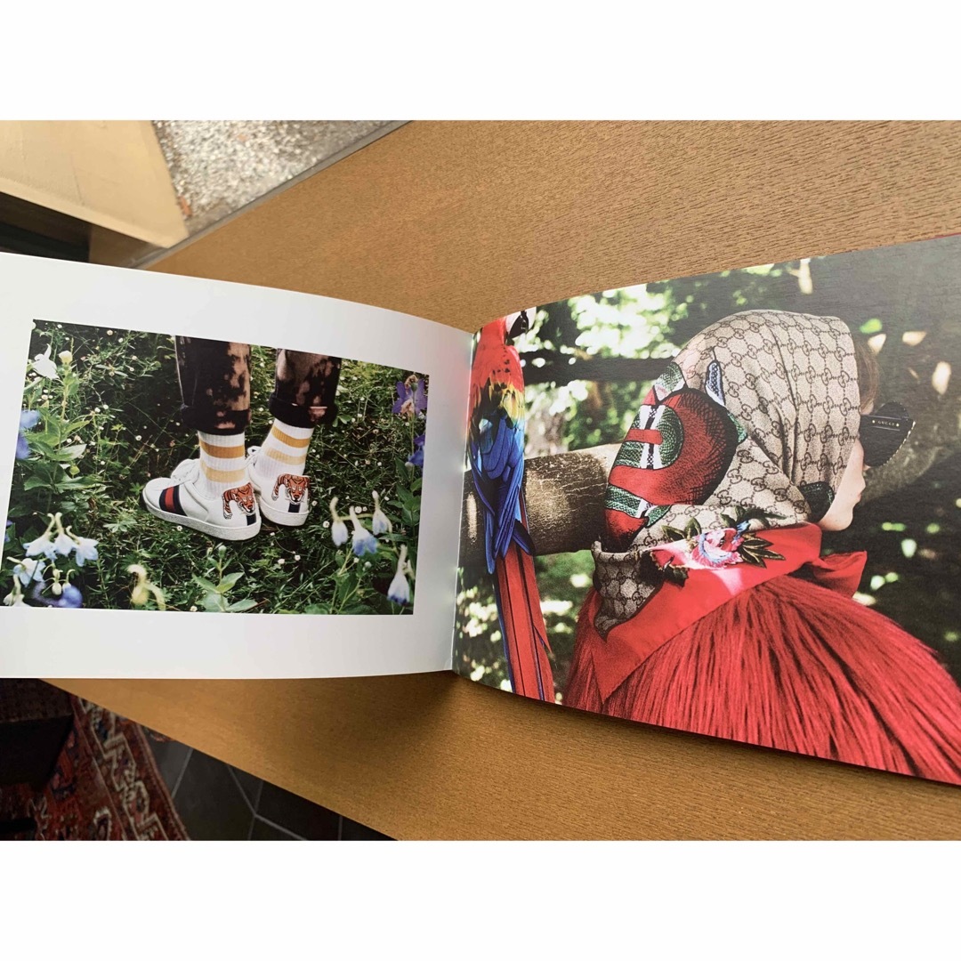 Gucci(グッチ)のGUCCI  グッチ GIFT CATALOG コレクションBOOK エンタメ/ホビーの雑誌(ファッション)の商品写真