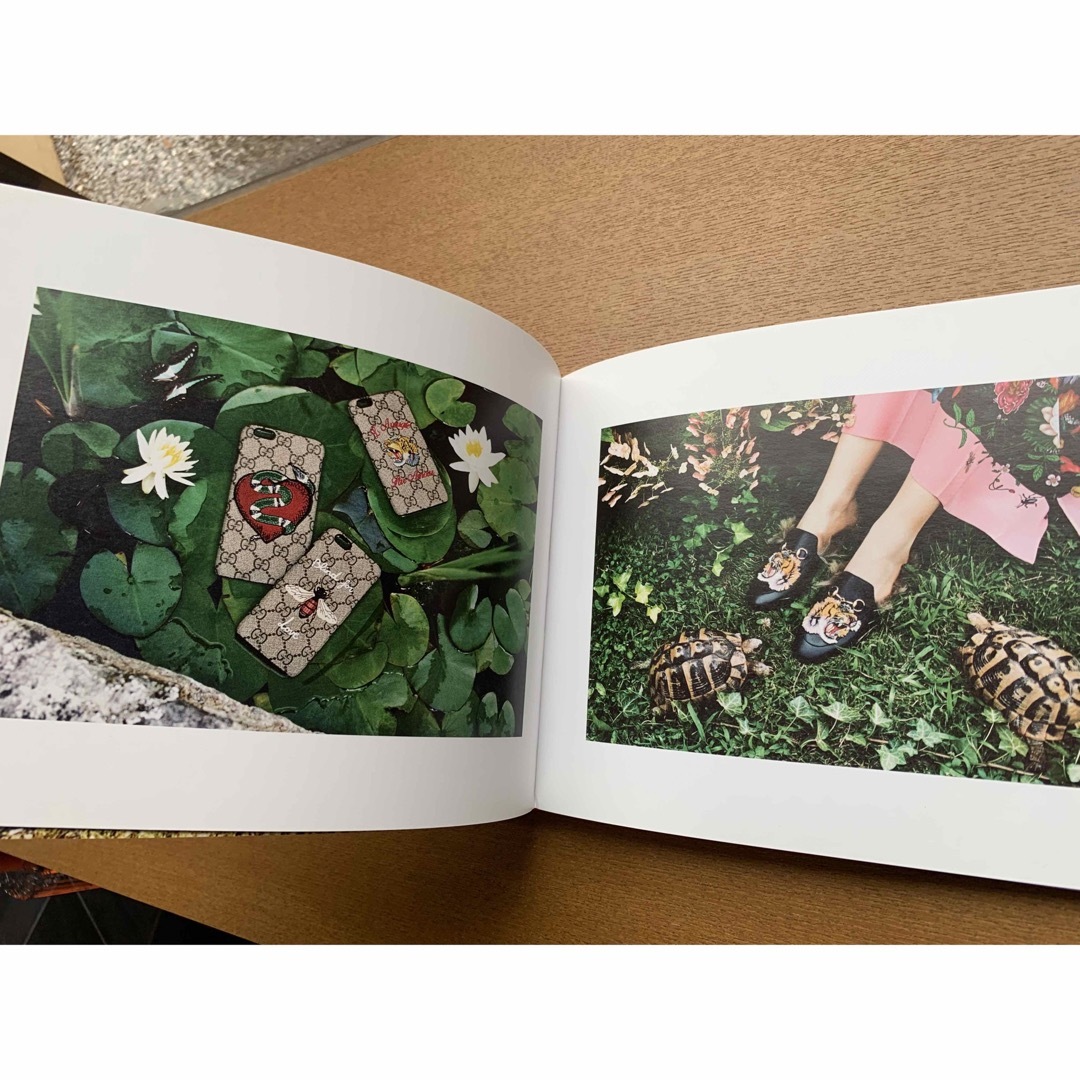 Gucci(グッチ)のGUCCI  グッチ GIFT CATALOG コレクションBOOK エンタメ/ホビーの雑誌(ファッション)の商品写真
