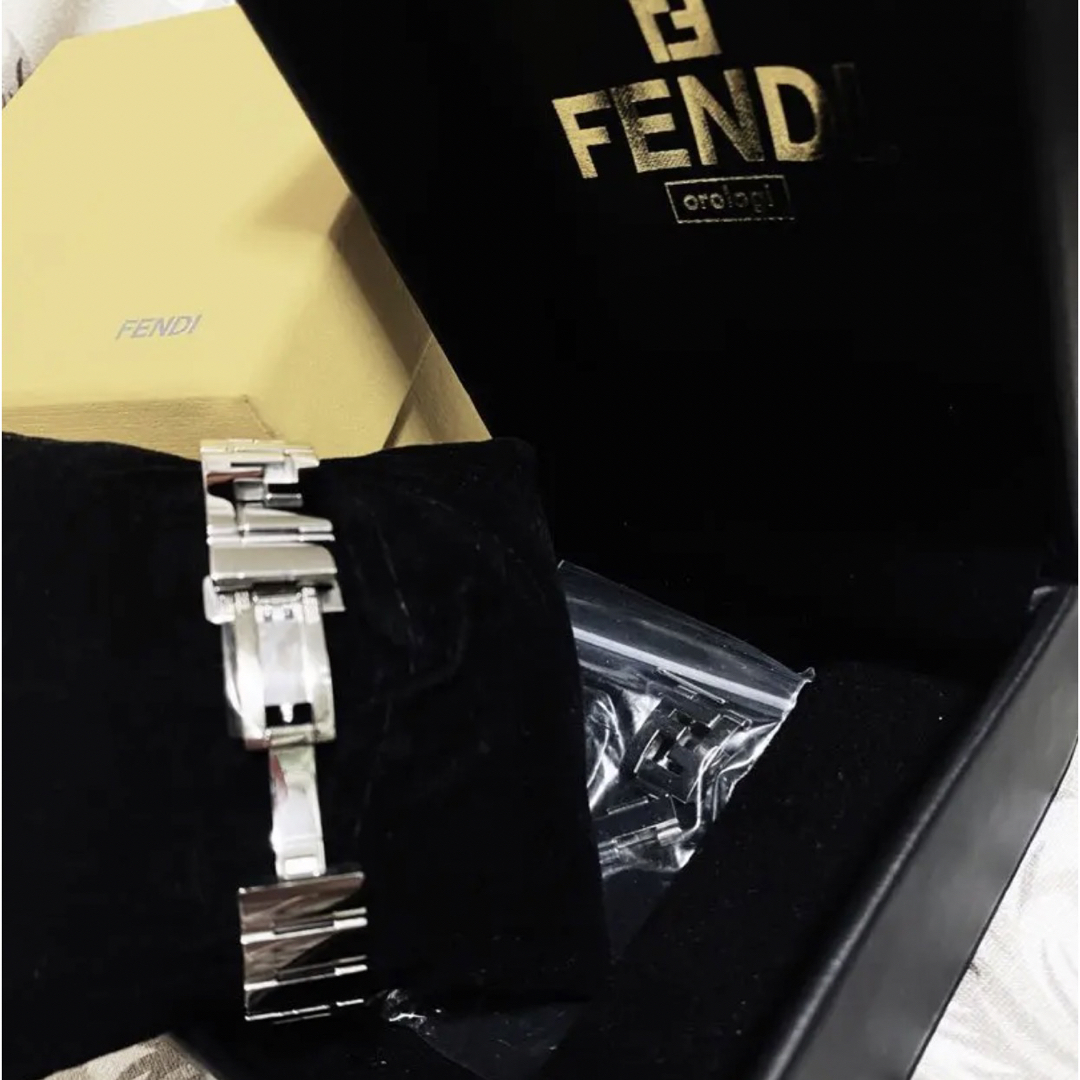 FENDI(フェンディ)の【FENDI】新品未使用 クアドロ スクエア レディース時計 正規品 レディースのファッション小物(腕時計)の商品写真