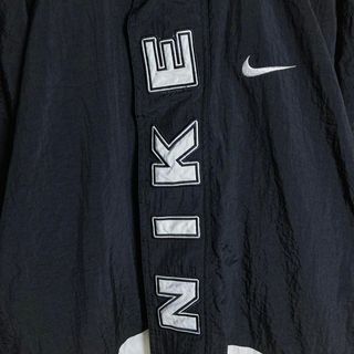 NIKE - 【人気Lサイズ】ナイキ 刺繍ロゴ入りナイロンジャケット 即完売