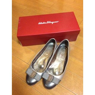 フェラガモ(Ferragamo)のフェラガモ VARINA フラットシューズ リボン(バレエシューズ)