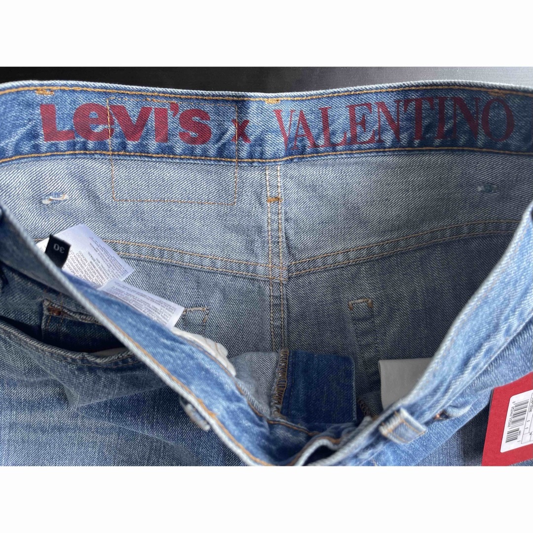 VALENTINO(ヴァレンティノ)のVALENTINO x LEVI'SデニムRE-EDITION517 W30新品 メンズのパンツ(デニム/ジーンズ)の商品写真