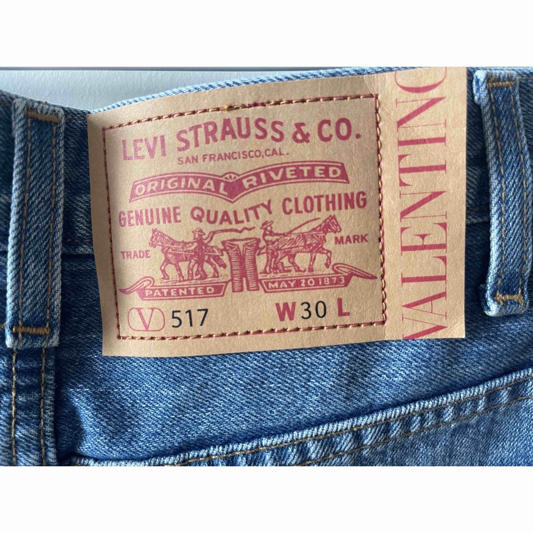 VALENTINO(ヴァレンティノ)のVALENTINO x LEVI'SデニムRE-EDITION517 W30新品 メンズのパンツ(デニム/ジーンズ)の商品写真