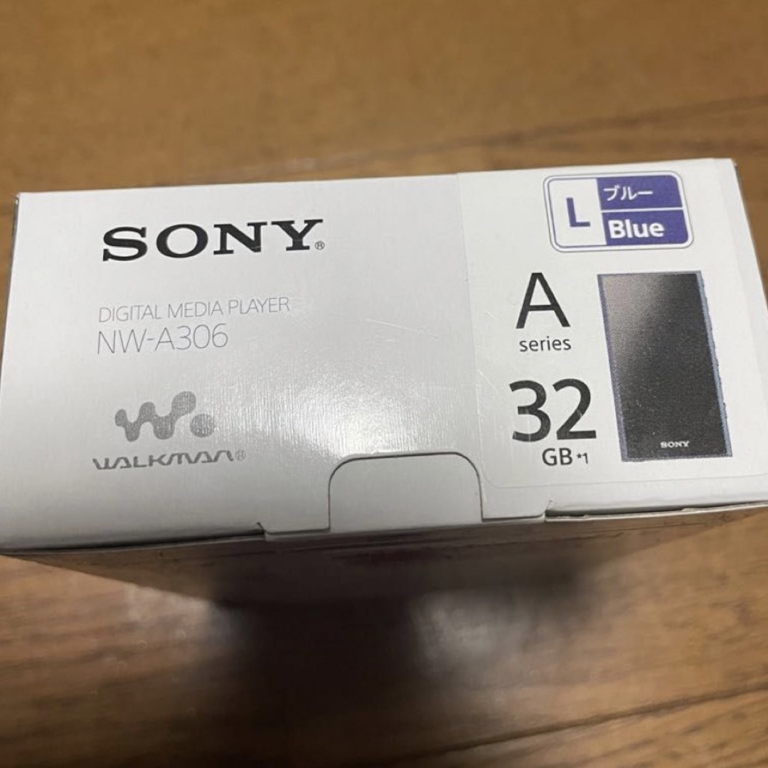 WALKMAN(ウォークマン)の【純正カバー付】SONY ウォークマン NW-A306 スマホ/家電/カメラのオーディオ機器(ポータブルプレーヤー)の商品写真