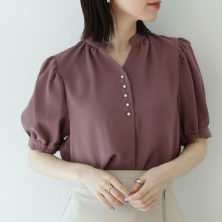 エヌナチュラルビューティーベーシック(N.Natural beauty basic)のN.Natural Beauty Basicスキッパーパールボタンブラウス(シャツ/ブラウス(半袖/袖なし))