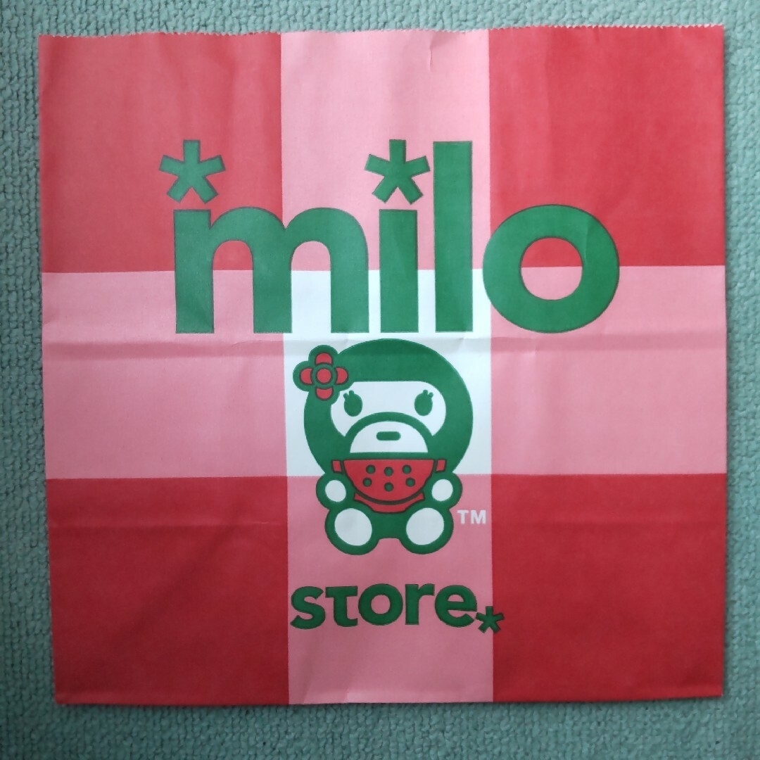 A BATHING APE(アベイシングエイプ)のベビーマイロフィギュア（a bathing ape）　紙袋付 エンタメ/ホビーのフィギュア(その他)の商品写真