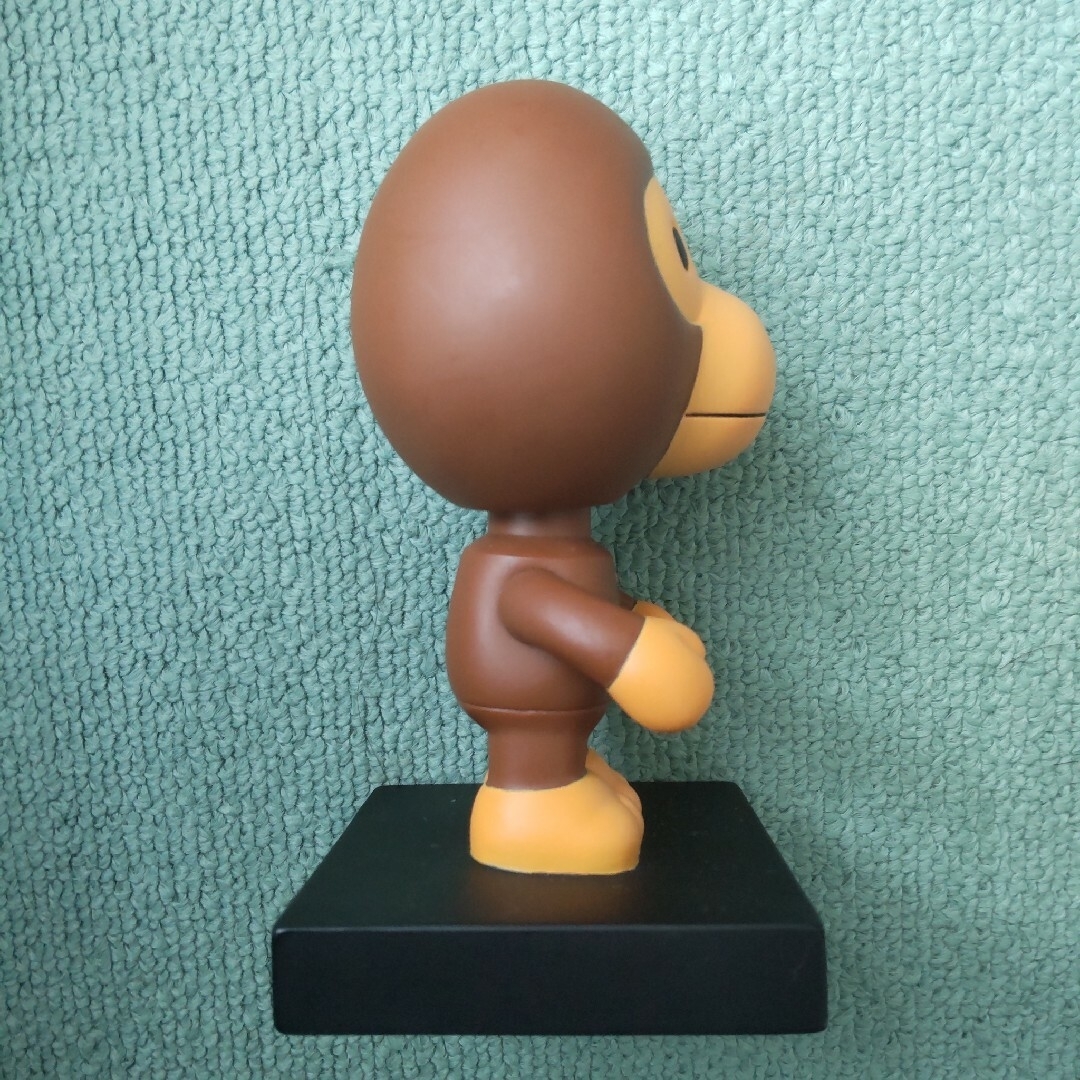 A BATHING APE(アベイシングエイプ)のベビーマイロフィギュア（a bathing ape）　紙袋付 エンタメ/ホビーのフィギュア(その他)の商品写真