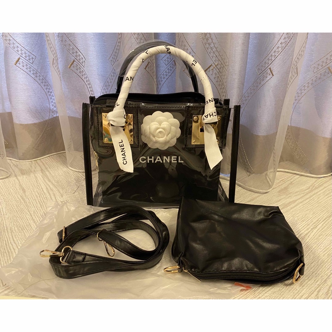 クリアバッグとシャネルショッパー　CHANEL