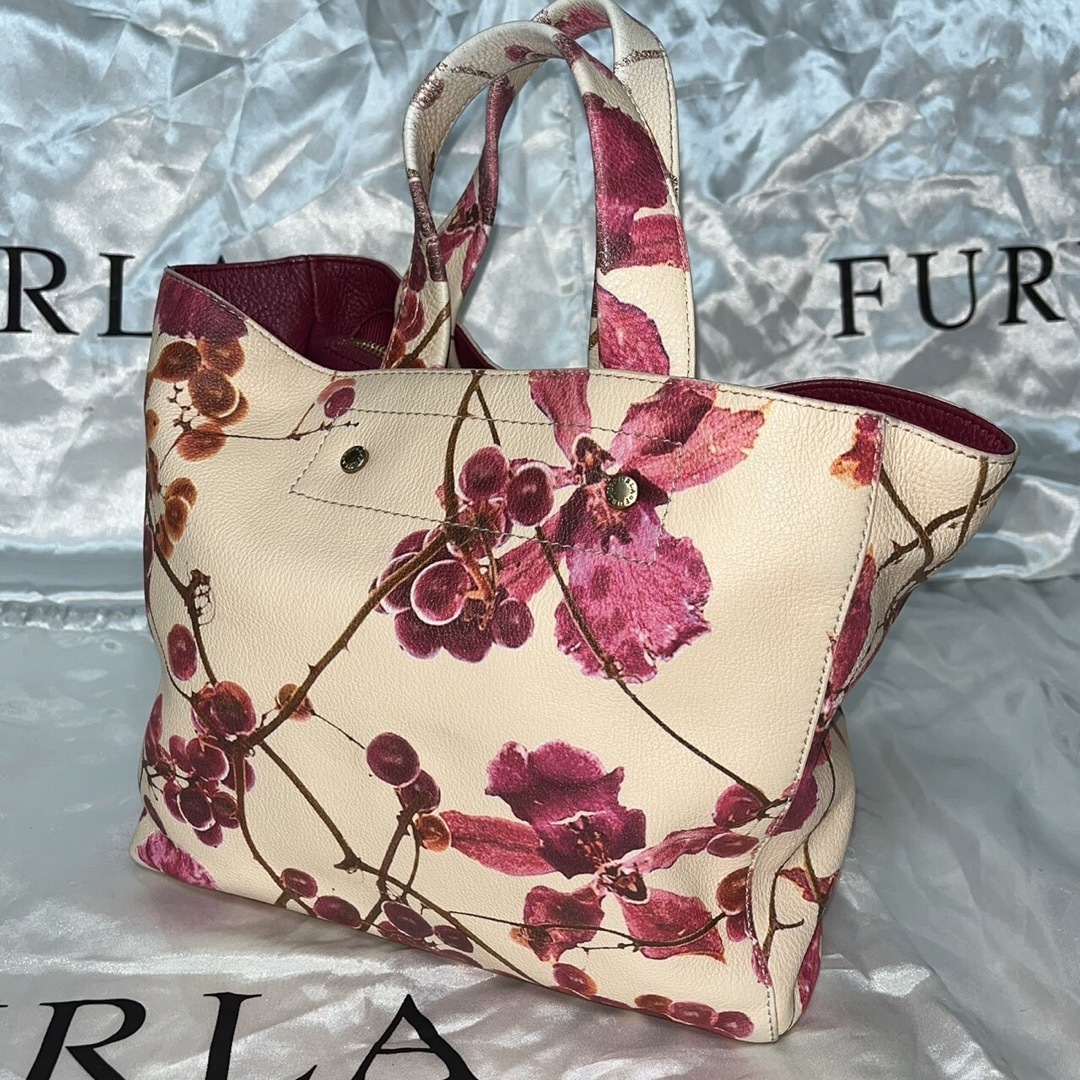 FURLA　フルラ　ニコライバーグマン　ハンドバッグ　ベージュ　花柄