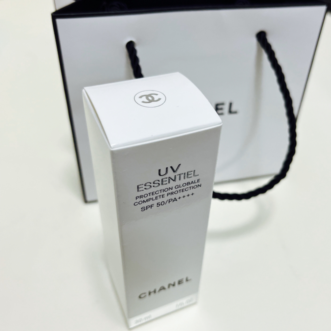 CHANEL(シャネル)のUV エサンシエル 日やけ止めジェルクリーム（SPF 50/PA ++++） コスメ/美容のボディケア(日焼け止め/サンオイル)の商品写真