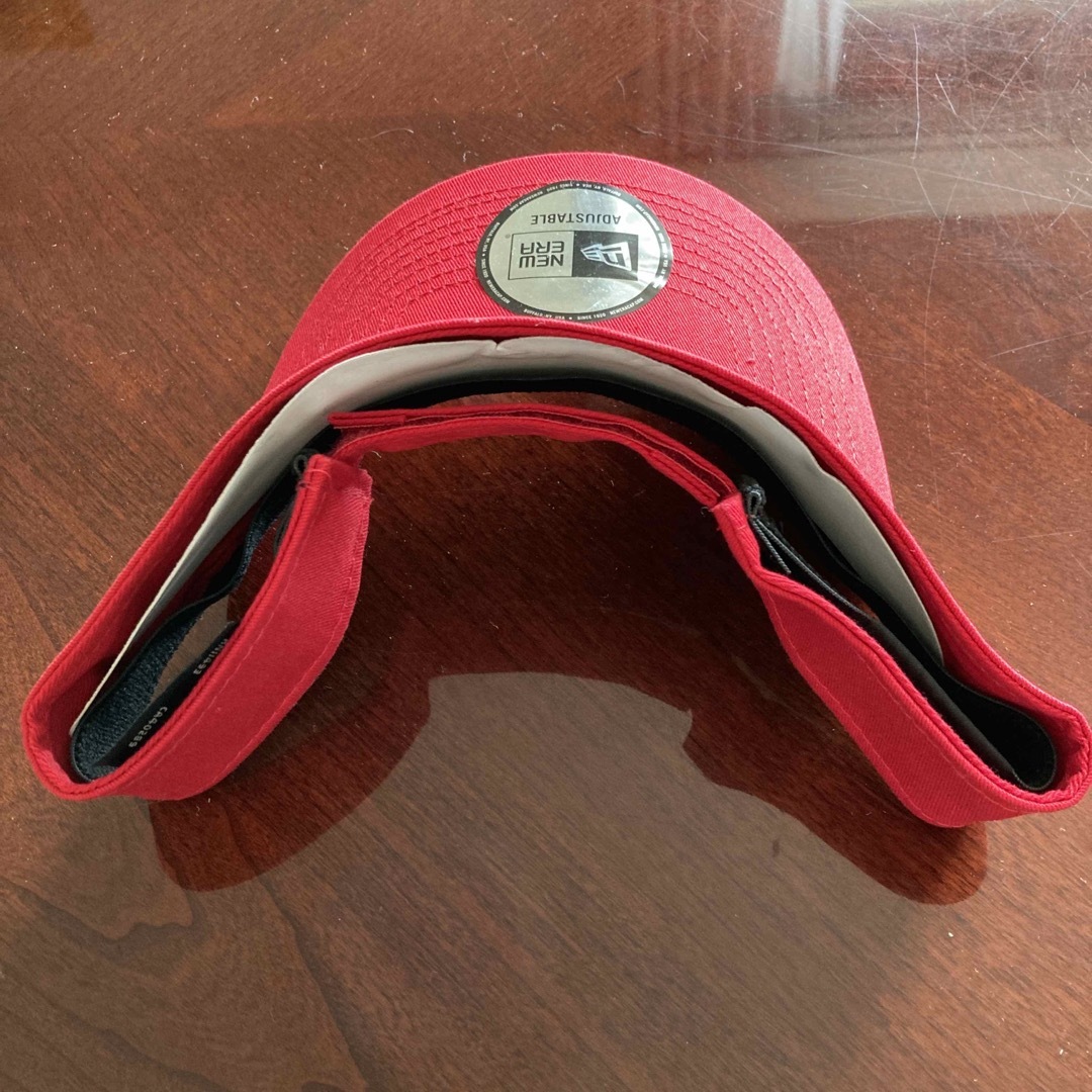 NEW ERA(ニューエラー)の祝HR王‼️新品‼️ お値下げ‼️MLB エンゼルス　サンバイザー スポーツ/アウトドアの野球(記念品/関連グッズ)の商品写真