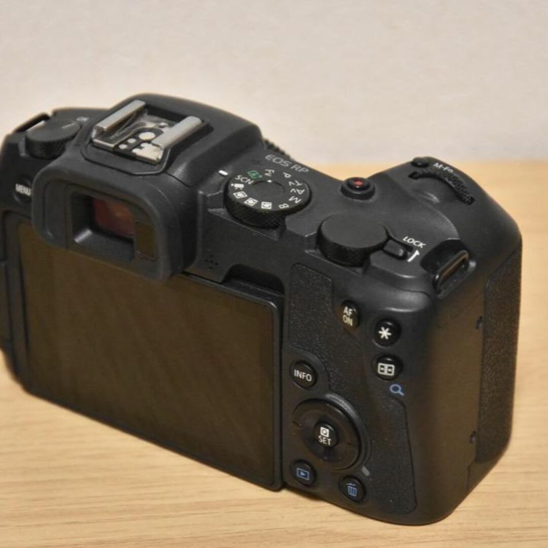 Canon EOS RP ボディ (純正バッテリー・充電器・ストラップ付)