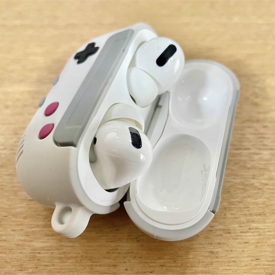 AirPods Pro ゲームボーイ風ケースとカラビナのセット スマホ/家電/カメラのスマホアクセサリー(モバイルケース/カバー)の商品写真