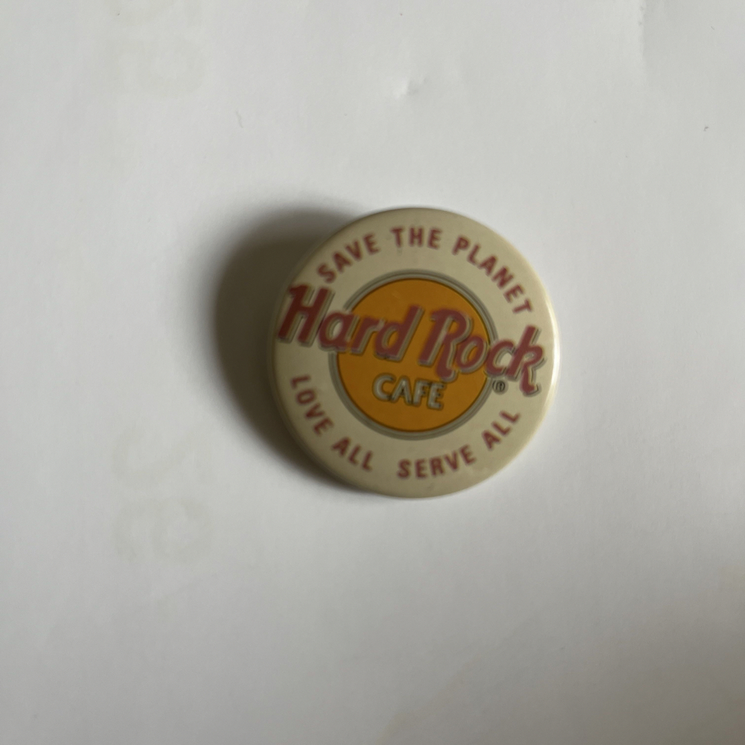 Hard Rock CAFE(ハードロックカフェ)の#ハードロックカフェ#未使用品#缶バッジ#7種類#シンガポール#直径3.5cm エンタメ/ホビーのアニメグッズ(バッジ/ピンバッジ)の商品写真