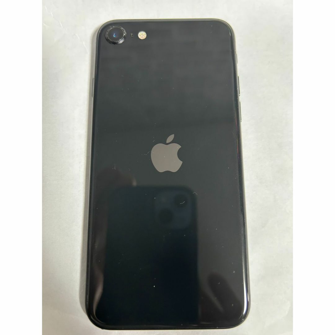 iPhone(アイフォーン)のiPhoneSE　第2世代 64GB　ブラック色 SiMフリー 残債なし スマホ/家電/カメラのスマートフォン/携帯電話(スマートフォン本体)の商品写真