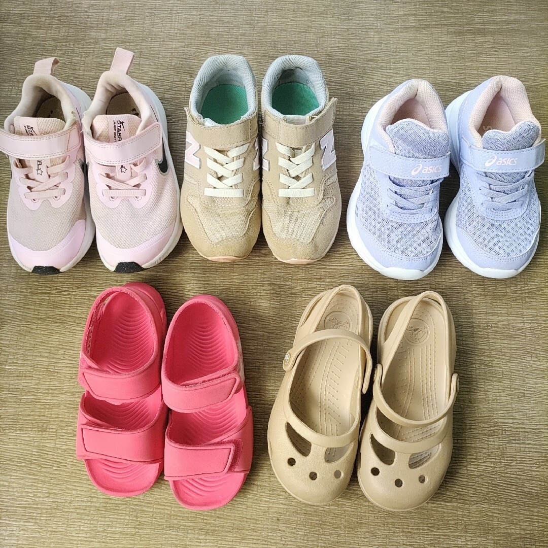 New Balance(ニューバランス)の16~18cm 女の子シューズ4足セット キッズ/ベビー/マタニティのキッズ靴/シューズ(15cm~)(スニーカー)の商品写真