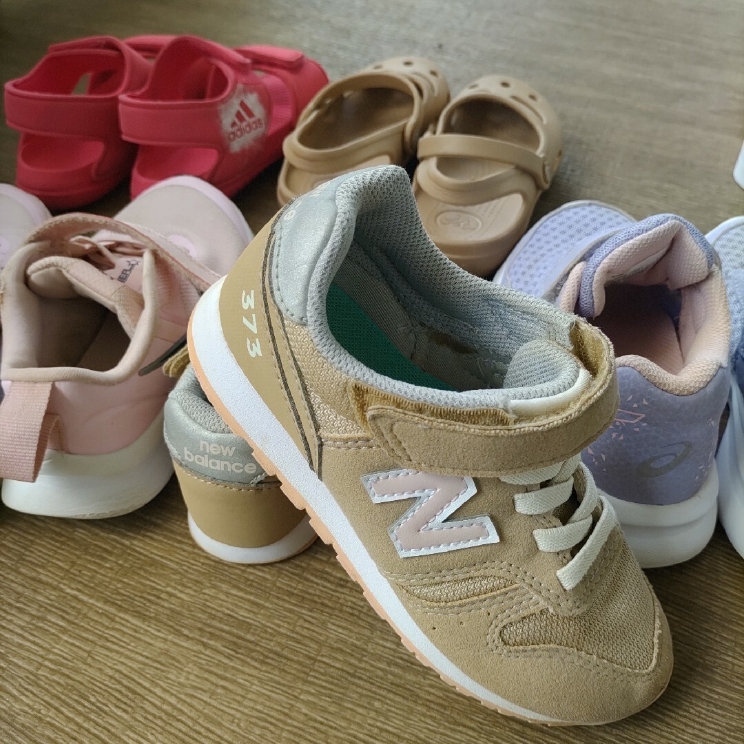 New Balance(ニューバランス)の16~18cm 女の子シューズ4足セット キッズ/ベビー/マタニティのキッズ靴/シューズ(15cm~)(スニーカー)の商品写真