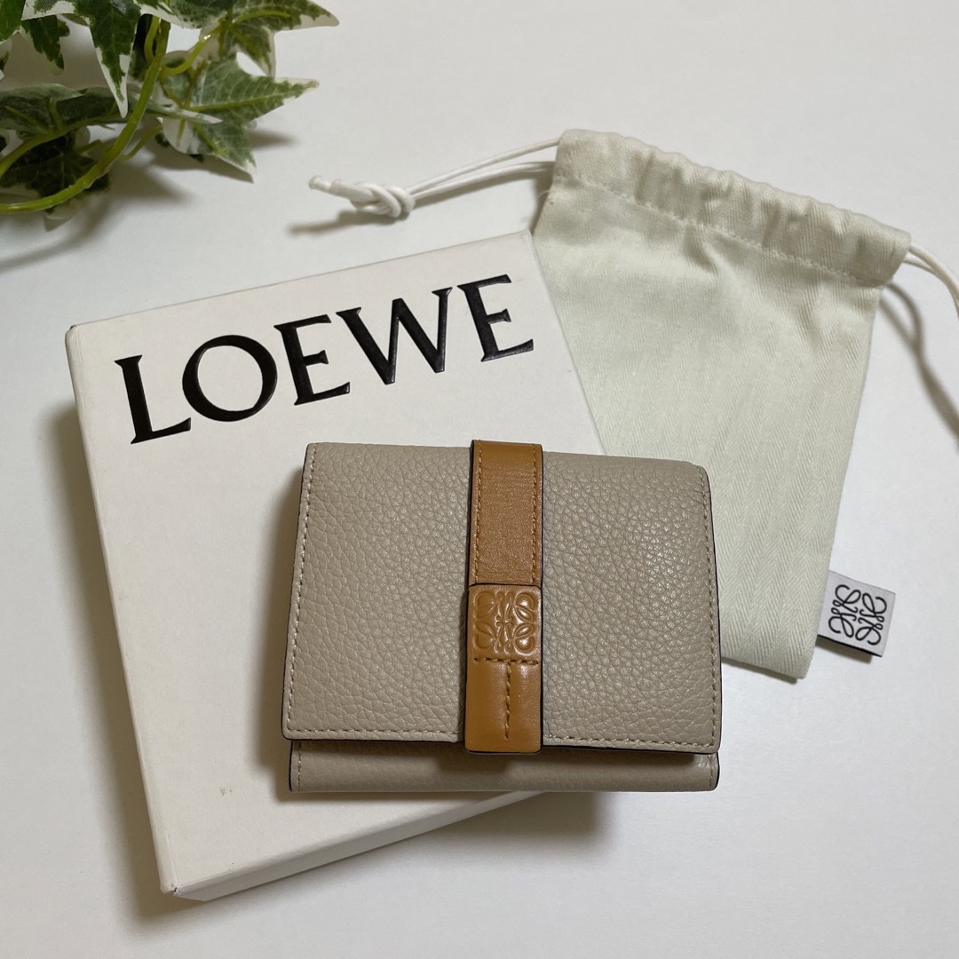 LOEWE - ☆美品 ロエベ トライフォールドウォレット ライトオーツ