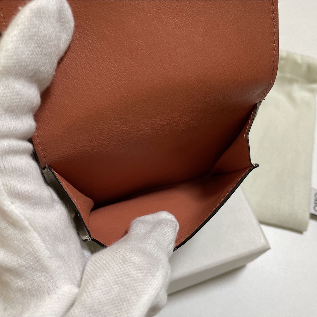 LOEWE - ☆美品 ロエベ トライフォールドウォレット ライトオーツ
