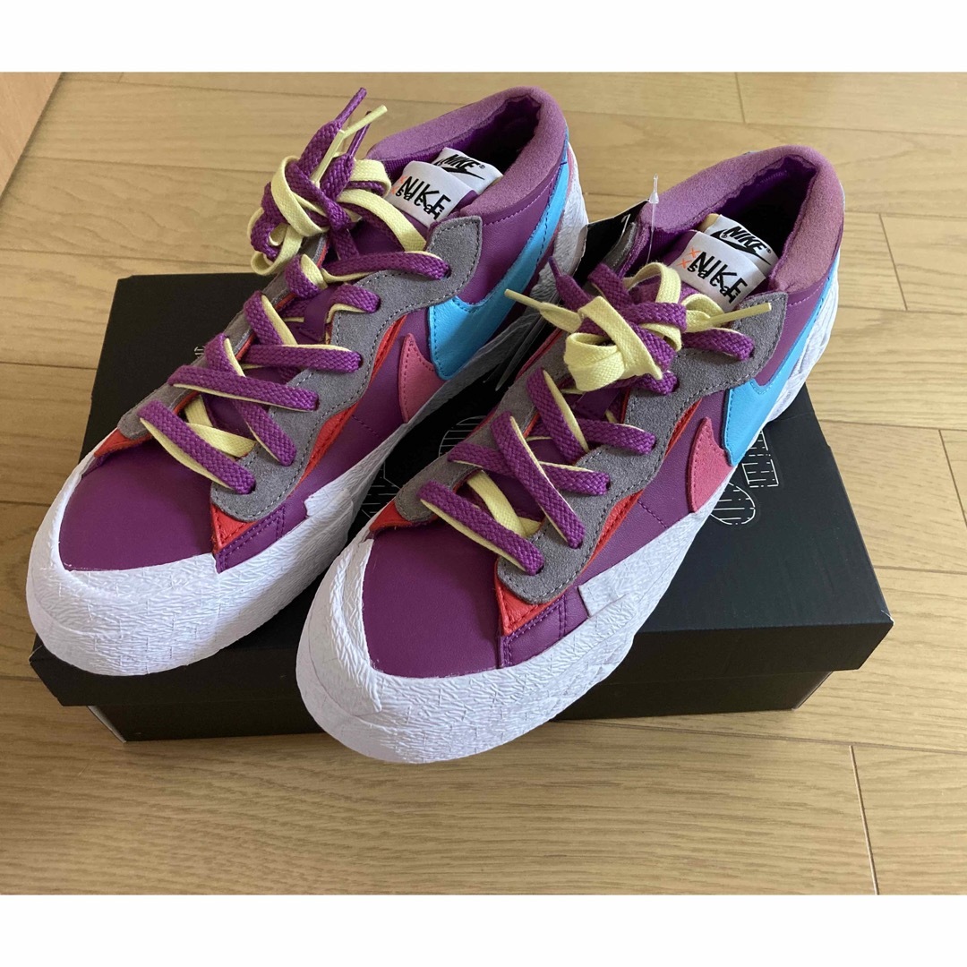 NIKE(ナイキ)のNIKE ×SACAI ×KAWS BLAZER LOW  メンズの靴/シューズ(スニーカー)の商品写真