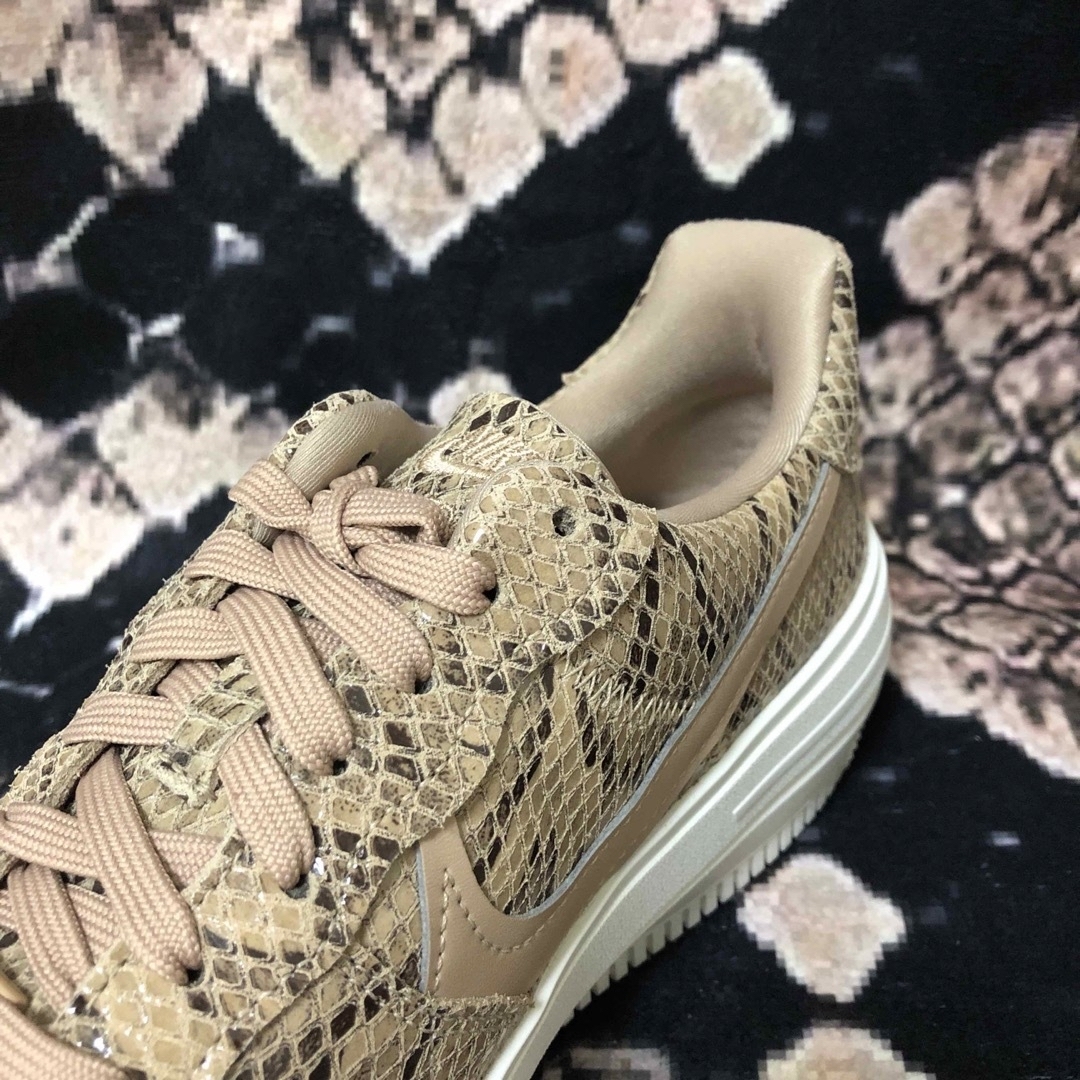 NIKE - 期間限定値下げ‼️NIKE✨AIR FORCE 1✨ヘビ柄✨W27cmの NIKE - 期間限定値下げ‼️NIKE✨AIR FORCE 1✨ヘビ柄✨W27cmの