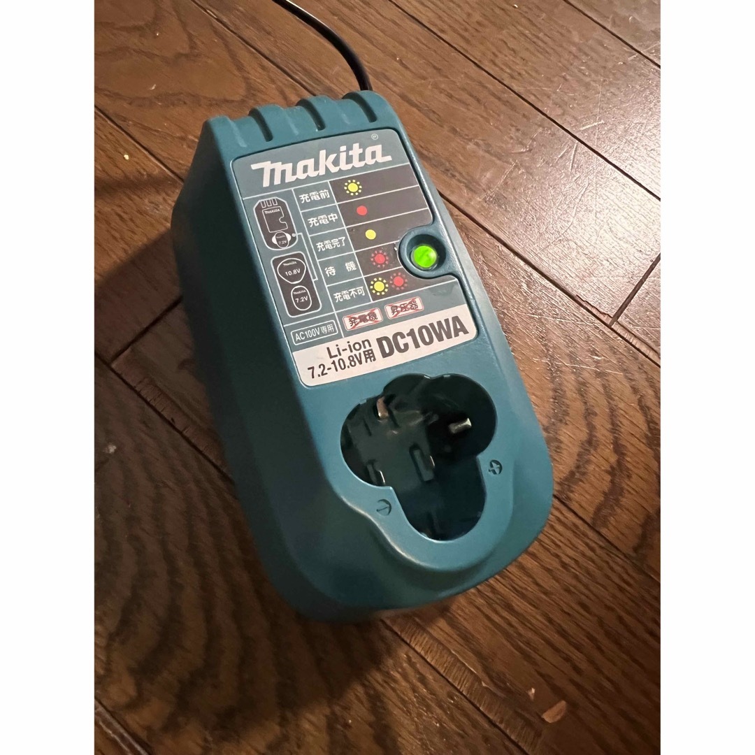 Makita(マキタ)のマキタ 充電器 DC10WA makita  スマホ/家電/カメラの生活家電(掃除機)の商品写真