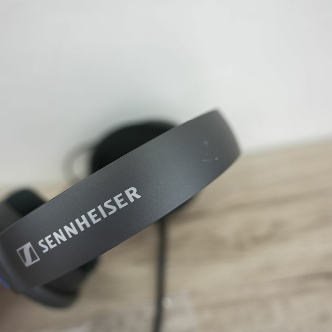 SENNHEISER(ゼンハイザー)の《定価50,800円》SENNHEISER HD600 モニタヘッドホン【01】 スマホ/家電/カメラのオーディオ機器(ヘッドフォン/イヤフォン)の商品写真