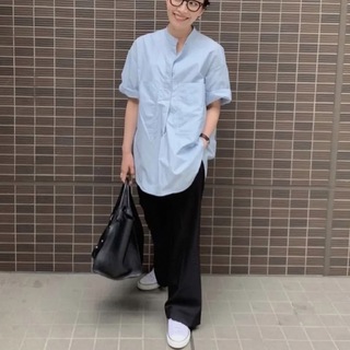 【美品】YONFA ヨンファ Vネック プルオーバー 袖裾タック ポケット 黒