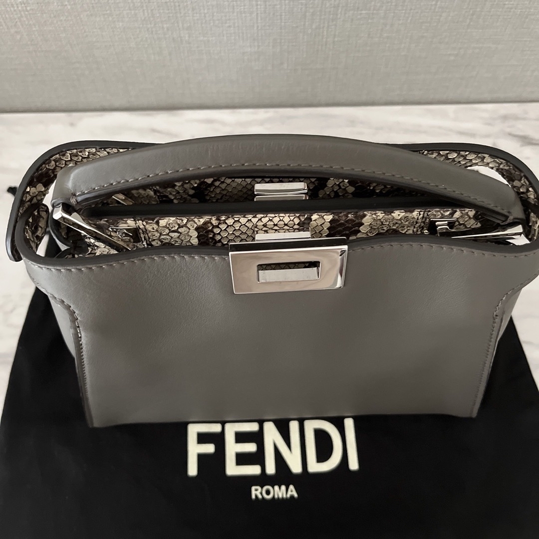 【美品】FENDI エッセンシャーリー　パイソン柄