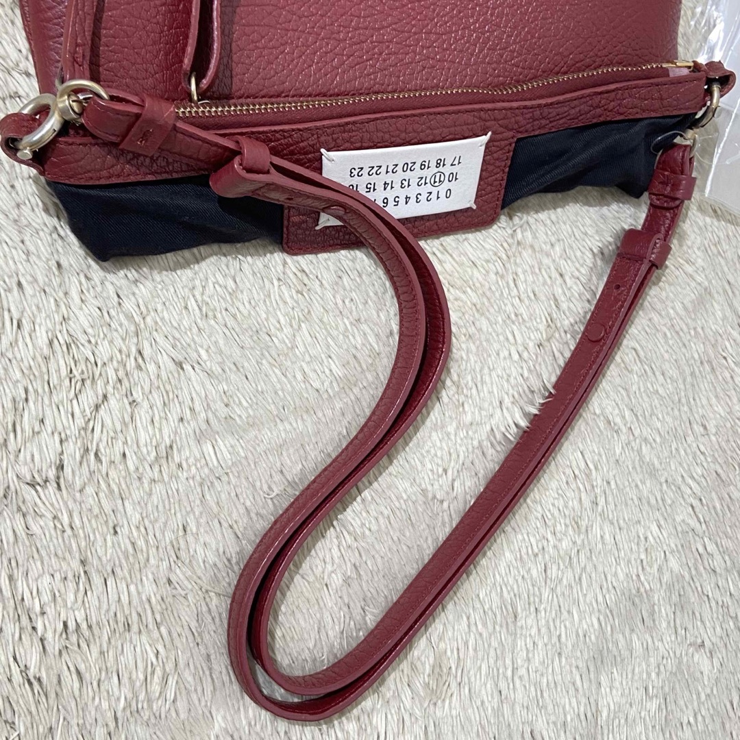 メゾンマルジェラ　ショルダーバッグ　レザー　5AC レッド赤　レディース レディースのバッグ(ショルダーバッグ)の商品写真