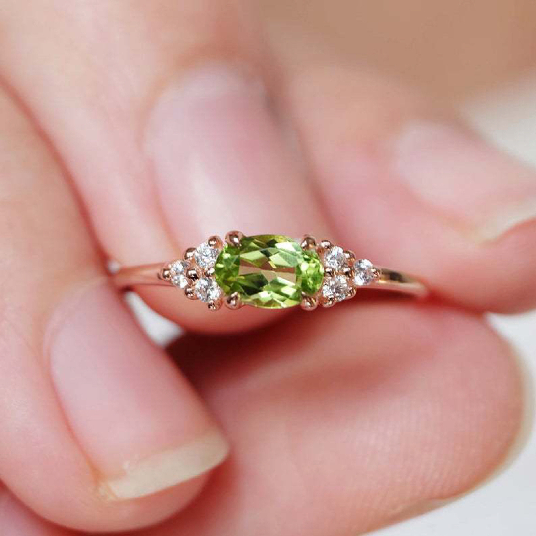 セール❣️【高品質CZダイヤ】オリーブグリーンカラー 横 オーバル リング レディースのアクセサリー(リング(指輪))の商品写真