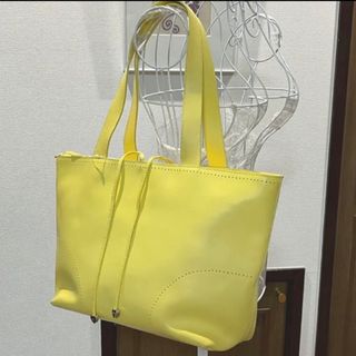 フルラ(Furla)の美品　FURLA フルラ  イエロー　レザートートバッグ(トートバッグ)