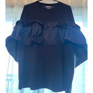 レッドヴァレンティノ(RED VALENTINO)のレッドバレンティノ　ブラックトップス(カットソー(半袖/袖なし))