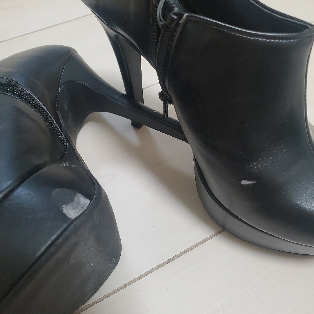 R&E(アールアンドイー)の黒 ショートブーツ レディースの靴/シューズ(ブーツ)の商品写真