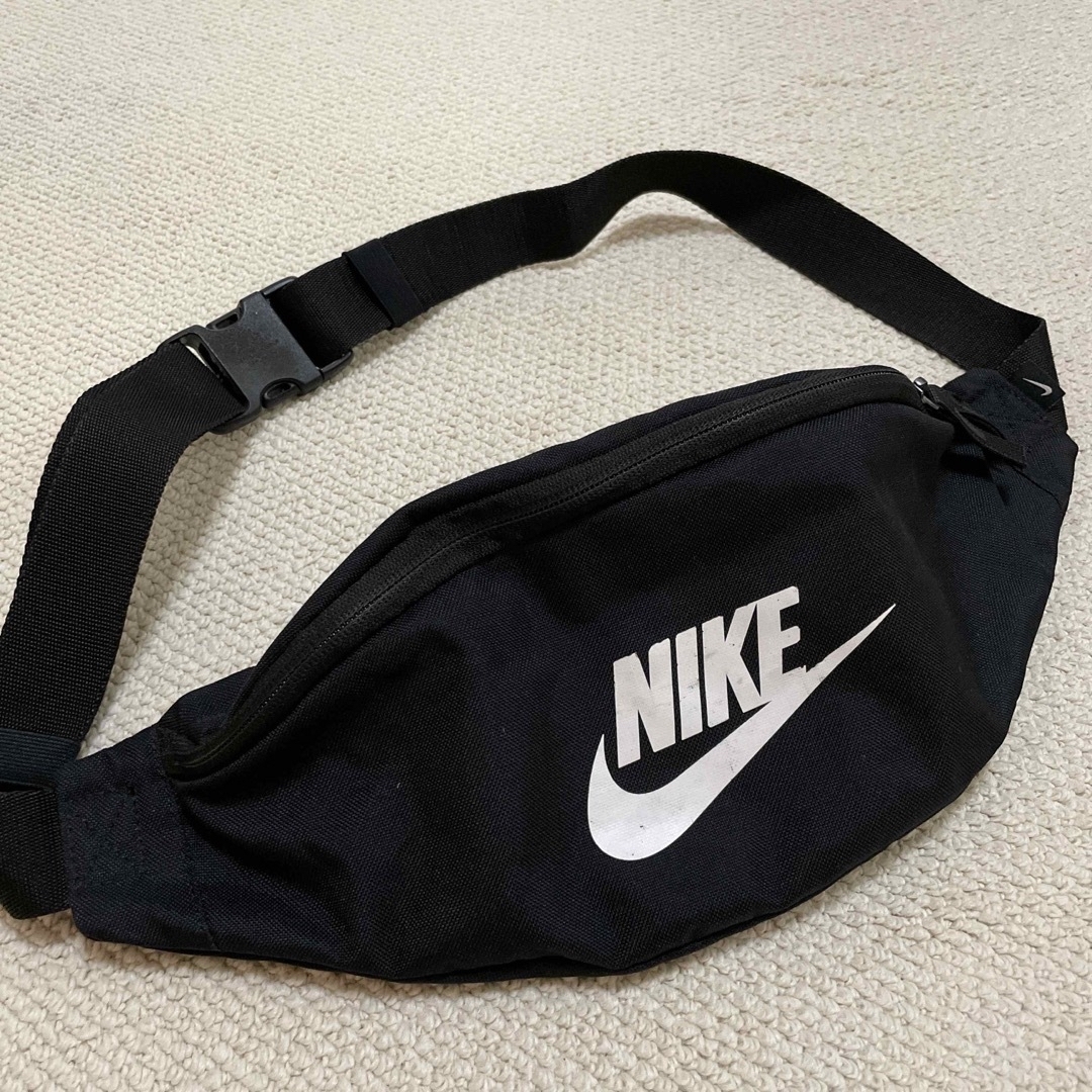NIKE(ナイキ)のNIKE ワンショルダー　ウエストポーチ メンズのバッグ(ショルダーバッグ)の商品写真