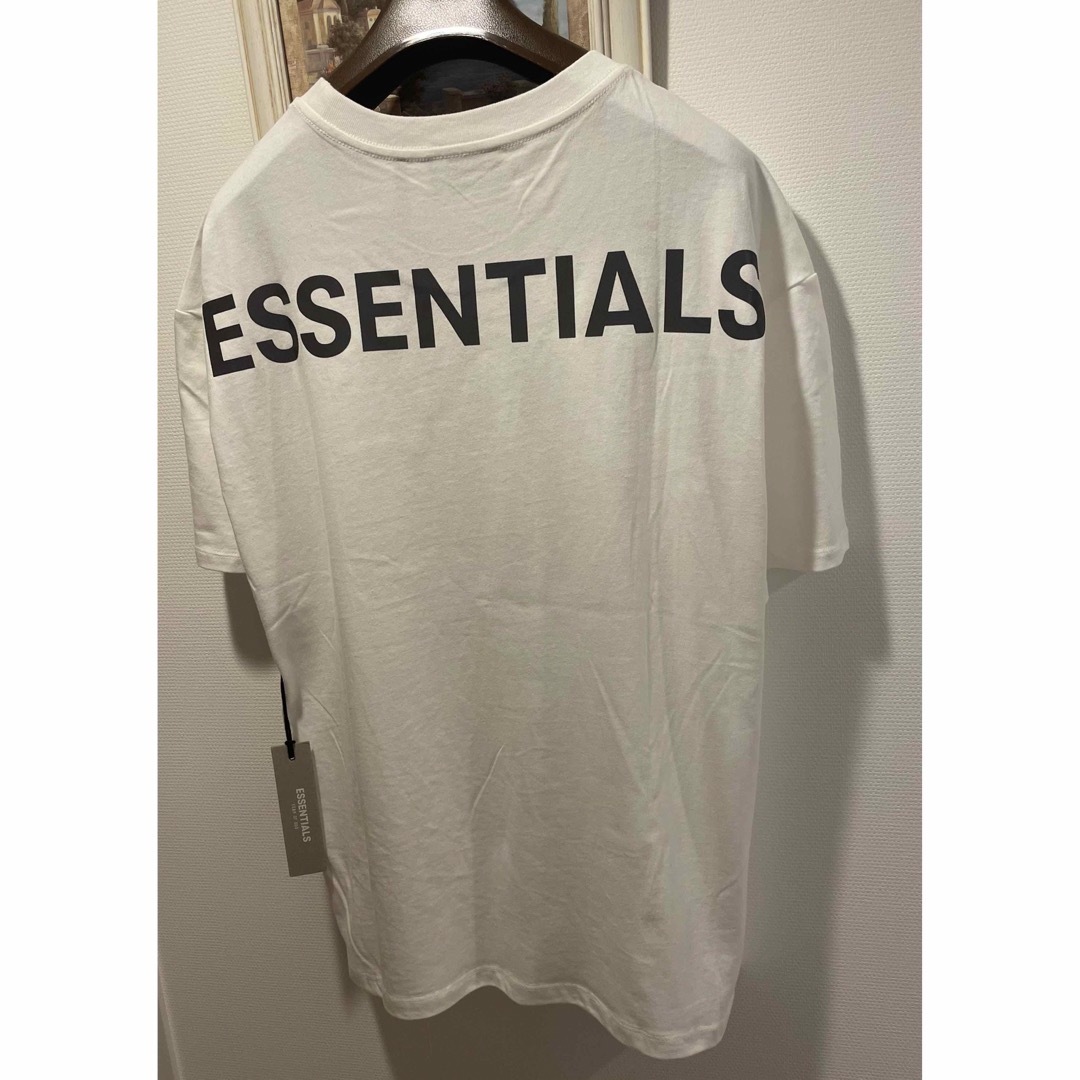 FEAR OF GOD(フィアオブゴッド)の国内正規品FOG ESSENTIALS リフレクターロゴ  Tシャツ　サイズM メンズのトップス(Tシャツ/カットソー(半袖/袖なし))の商品写真