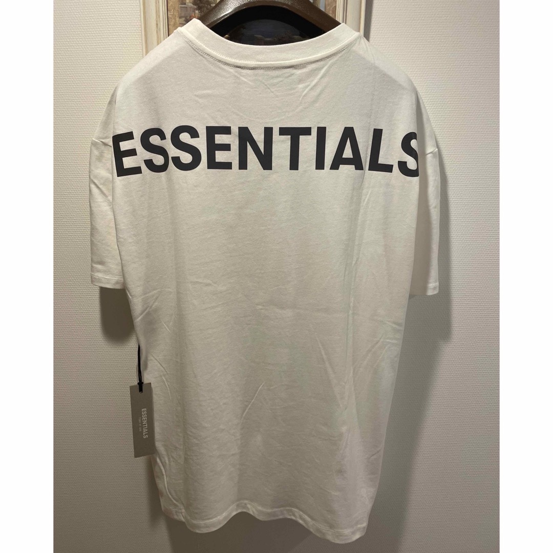 FEAR OF GOD(フィアオブゴッド)の国内正規品FOG ESSENTIALS リフレクターロゴ  Tシャツ　サイズM メンズのトップス(Tシャツ/カットソー(半袖/袖なし))の商品写真