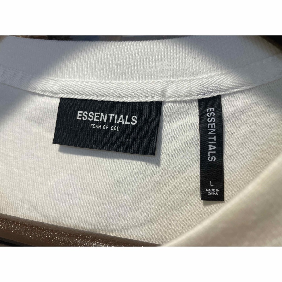 FEAR OF GOD(フィアオブゴッド)の国内正規品FOG ESSENTIALS リフレクターロゴ  Tシャツ　サイズL メンズのトップス(Tシャツ/カットソー(半袖/袖なし))の商品写真