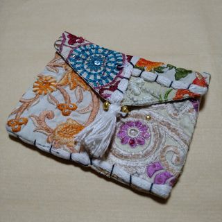 ベージュ◆カードケース＊カンバディアパッチ＊インド刺繍カンタラリー　ポーチ(名刺入れ/定期入れ)