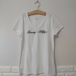 トミーヒルフィガー(TOMMY HILFIGER)のトミーヒルフィガー Vネック ロゴ 刺繍 Tシャツ 白 ホワイト(Tシャツ(半袖/袖なし))