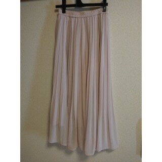 ユニクロ(UNIQLO)のプリーツスカート　淡いピンク色(ロングスカート)